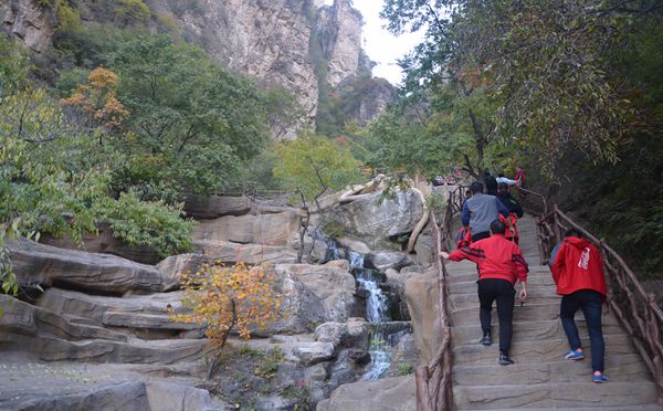 ​狼牙山景区登山徒步团建攻略