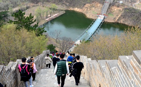 ​出去游山玩水为什么叫团建